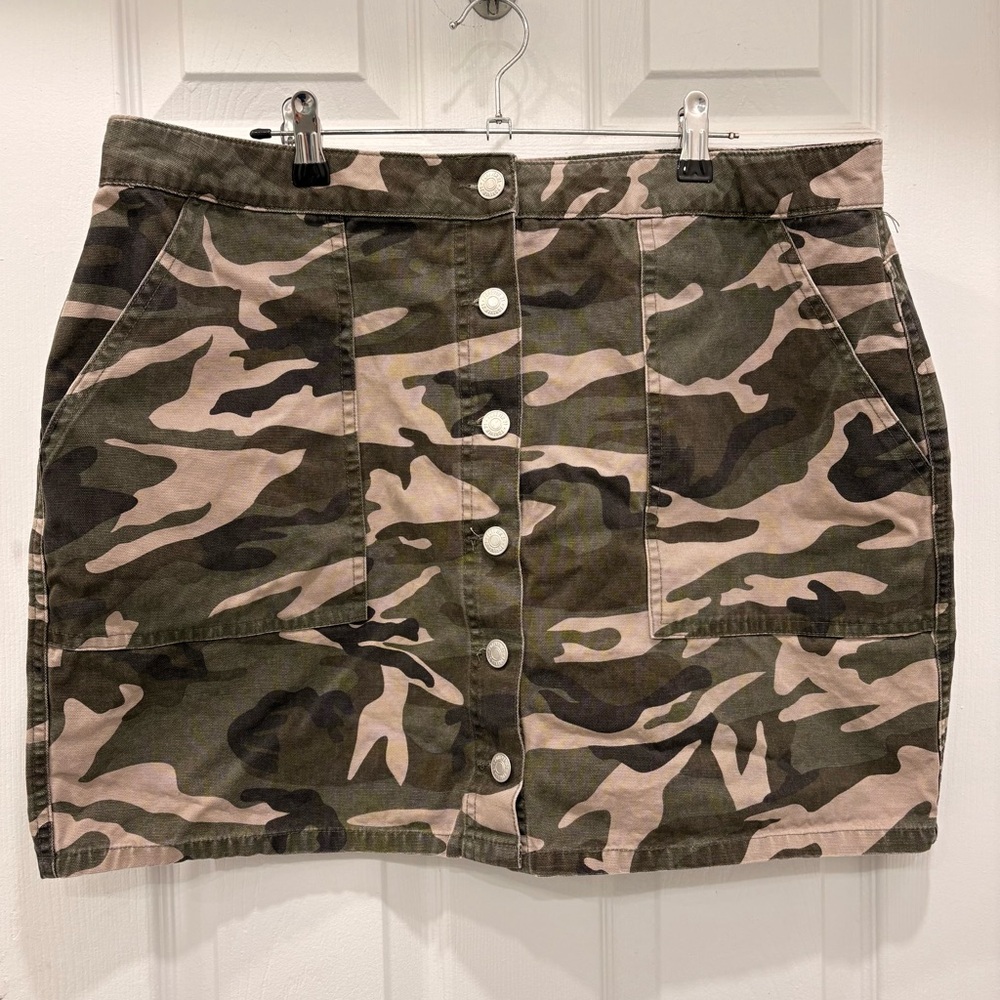 Forever 21 Camouflage Button Down Skirt Size XL